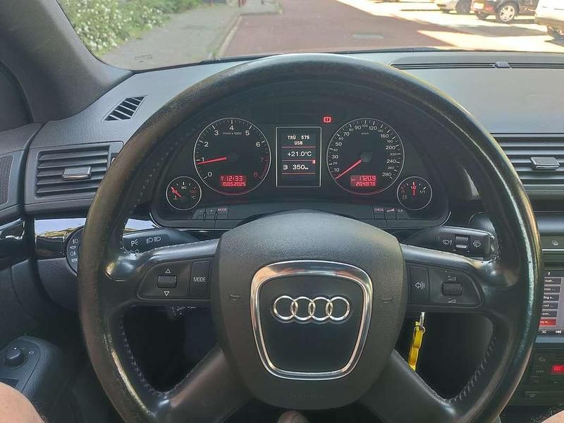 Rood Gebruikt 2006 Audi A4 Proline Sedan | € 6.500 (Duur) - Afbeelding 1/4