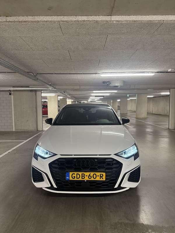 Gebruikt 2022 Audi A3 S-Line Sedan | € 26.200 - Afbeelding 1/4