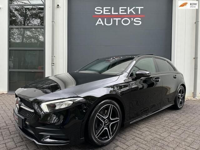 Zwart Gebruikt 2018 Mercedes A200 AMG Hatchback | € 25.950 (Eerlijke prijs) - Afbeelding 1/4
