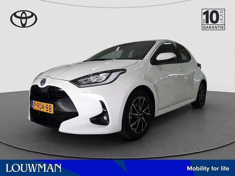 Wit Gebruikt 2022 Toyota Yaris Hybrid Hatchback | € 21.995 (Eerlijke prijs) - Afbeelding 1/3