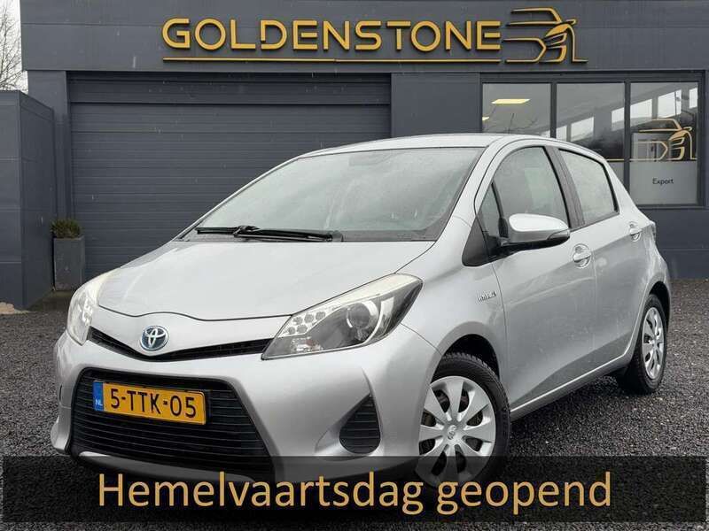 Grijs, metallic lak Gebruikt 2014 Toyota Yaris Hybrid Hatchback | € 10.943 (Eerlijke prijs) - Afbeelding 1/4