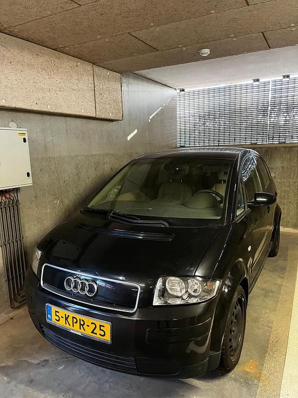 Zwart (metallic) Gebruikt 2001 Audi A2 Hatchback | € 700 - Afbeelding 1/3