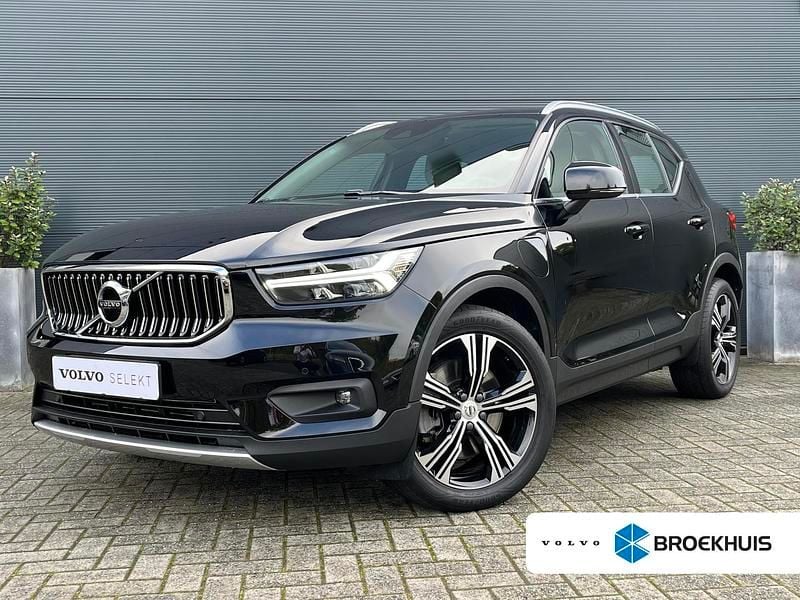 Zwart Gebruikt 2021 Volvo XC40 Inscription SUV | € 28.895 (Eerlijke prijs) - Afbeelding 1/4