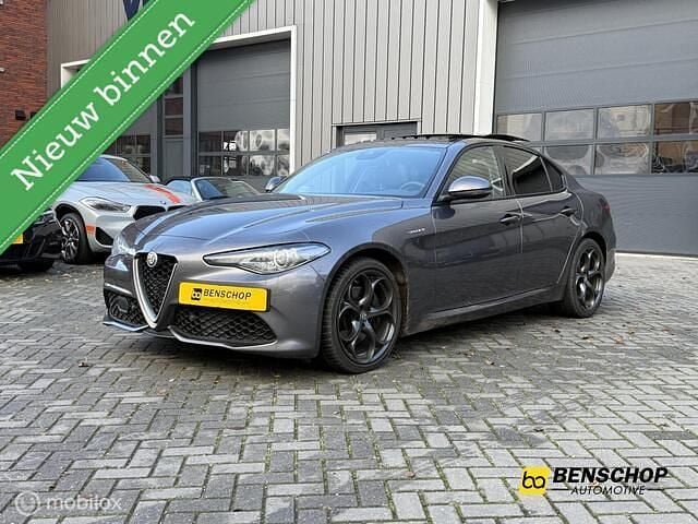 Grijs Gebruikt 2019 Alfa Romeo Giulia Veloce Sedan | € 31.740 (Goede deal) - Afbeelding 1/4