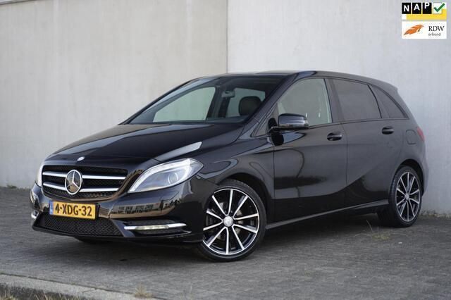 Zwart, metallic lak Gebruikt 2013 Mercedes B180 Prestige MPV | € 14.900 (Eerlijke prijs) - Afbeelding 1/4