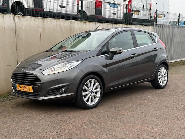 Occasion Ford Fiesta Titanium 101 PK (74 kW) 2016 Grijs Hatchback