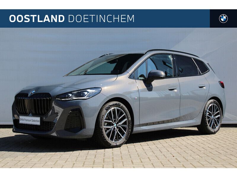 Grijs Gebruikt 2024 BMW 220 Executive Stationwagen | € 46.750 (Duur) - Afbeelding 1/4