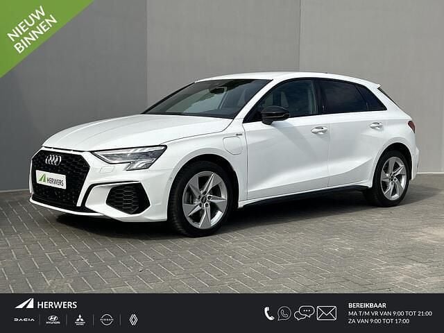 Wit Gebruikt 2023 Audi A3 Sportback S-Line Hatchback | € 29.895 (Super prijs) - Afbeelding 1/4