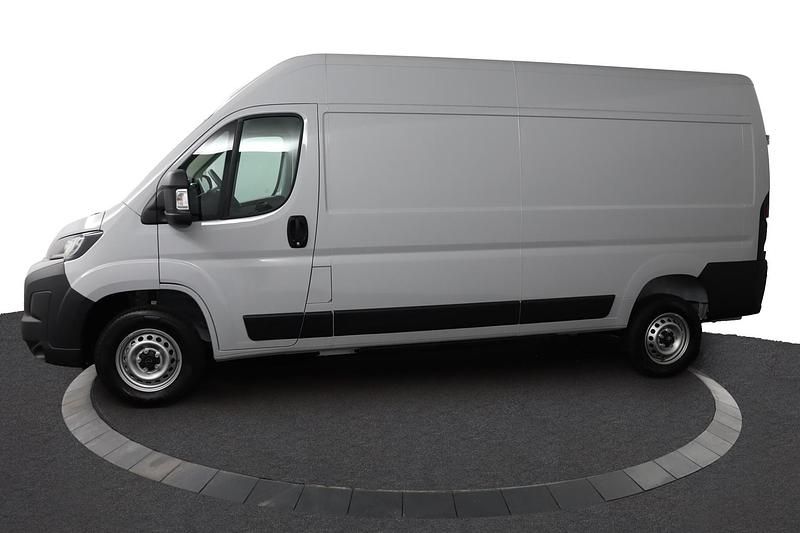 Nieuw Opel Movano 22 kW (30 PK) 2025 Grijs Van