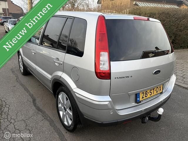 Occasion Ford Fusion Ghia 101 PK (74 kW) 2006 Grijs Hatchback