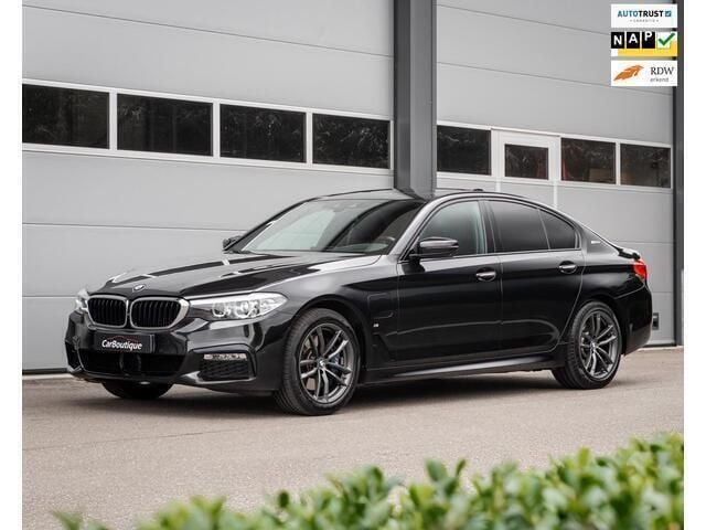 Zwart Gebruikt 2018 BMW 530e iPerformance Sedan | € 29.950 (Eerlijke prijs) - Afbeelding 1/4