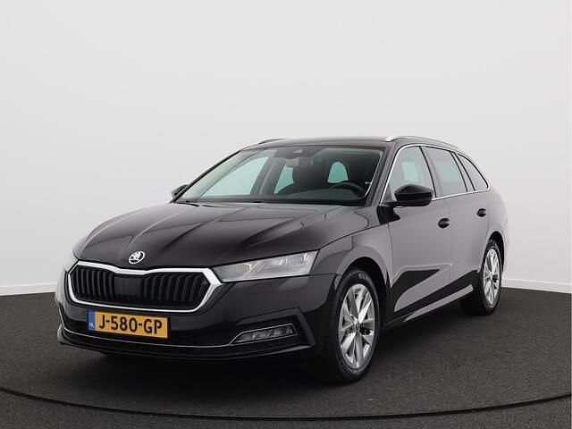 Zwart Occasion 2020 Skoda Octavia First Edition Stationwagen | € 19.950 (Goede deal) - Afbeelding 1/4