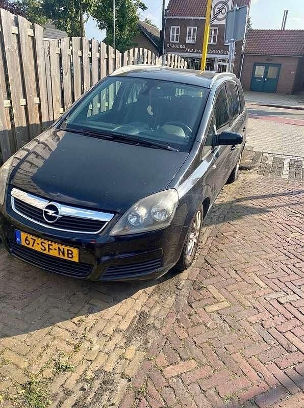Zwart Gebruikt 2005 Opel Zafira Cosmo MPV | € 2.200 (Eerlijke prijs) - Afbeelding 1/4
