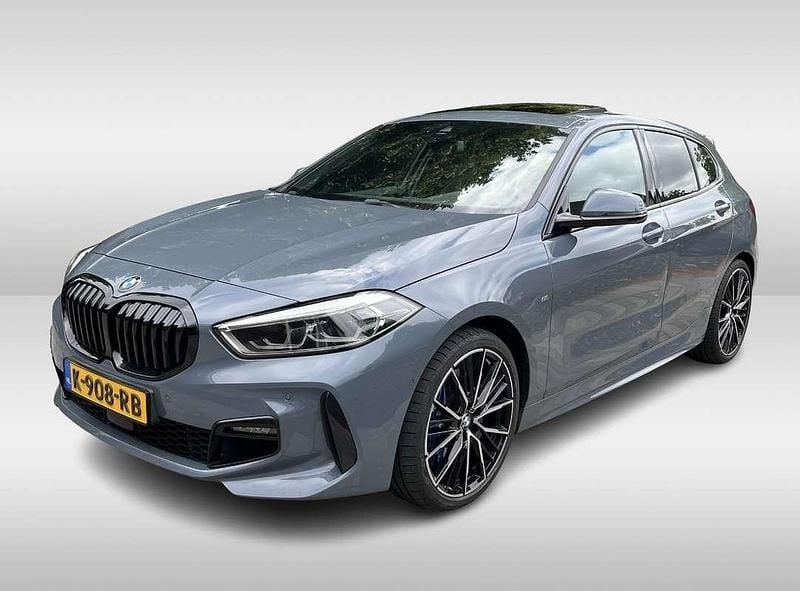 Grijs Gebruikt 2021 BMW 118 Executive Hatchback | € 28.950 (Duur) - Afbeelding 1/4
