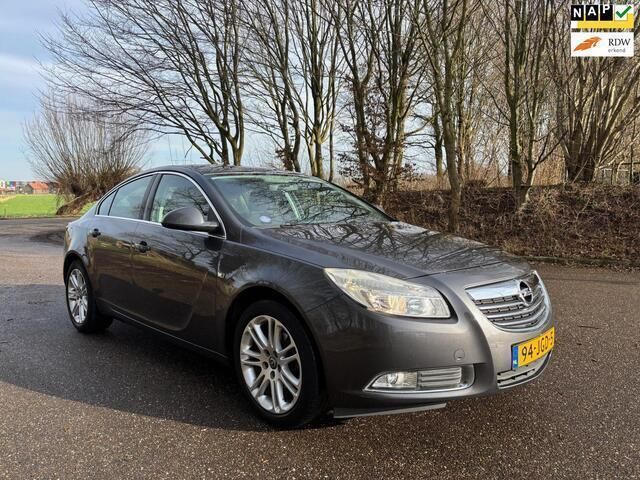 Grijs Gebruikt 2009 Opel Insignia Edition Sedan | € 3.950 (Eerlijke prijs) - Afbeelding 1/4