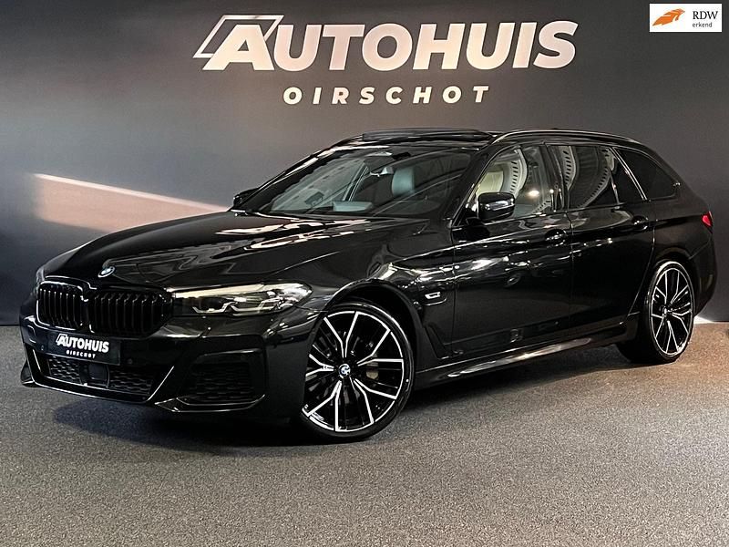 Zwart Occasion 2022 BMW 530 Stationwagen | € 42.990 (Eerlijke prijs) - Afbeelding 1/4