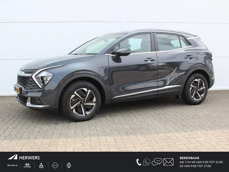 Dark penta metallic (zwart metallic) Gebruikt 2024 Kia Sportage SUV | € 33.885 (Super prijs) - Afbeelding 1/4