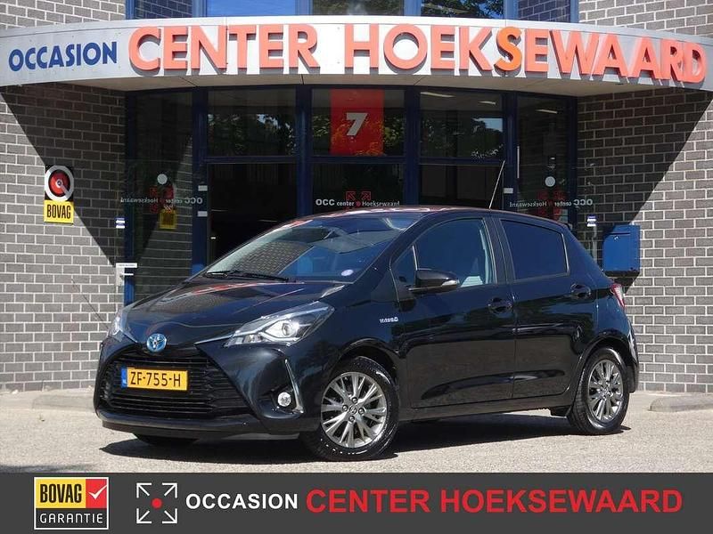Zwart (metallic) Gebruikt 2019 Toyota Yaris Hybrid Sport Hatchback | € 13.740 (Super prijs) - Afbeelding 1/4