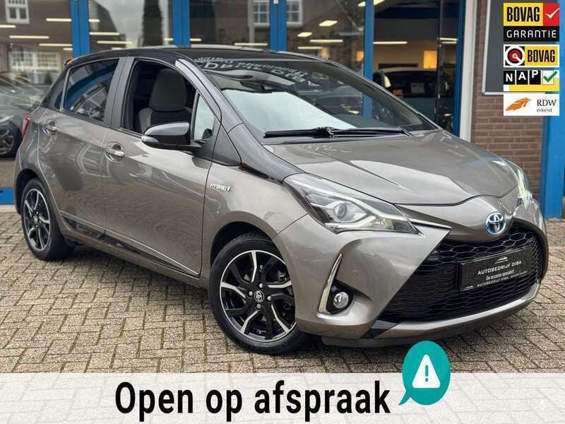 Grijs Gebruikt 2018 Toyota Yaris Hybrid Plus Hatchback | € 18.500 (Eerlijke prijs) - Afbeelding 1/4