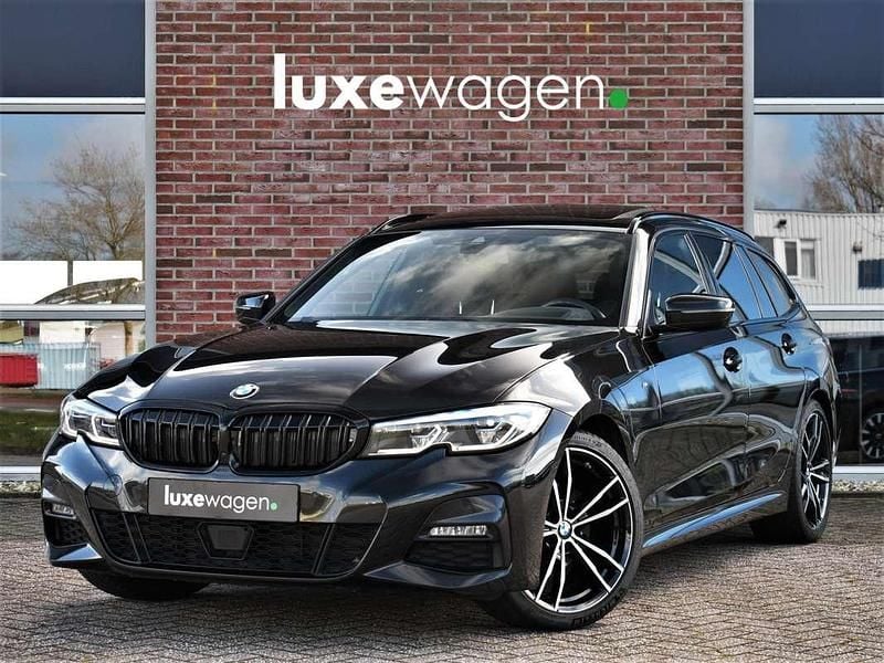 Zwart Gebruikt 2021 BMW 320 M Sport Stationwagen | € 37.900 (Iets duurder) - Afbeelding 1/4