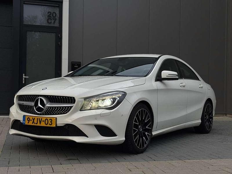 Wit Gebruikt 2014 Mercedes CLA180 Edition Sedan | € 12.450 (Goede deal) - Afbeelding 1/4