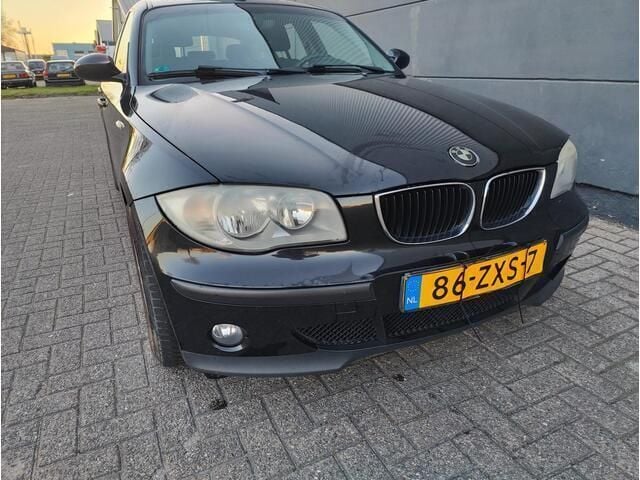 Zwart Occasion 2006 BMW 118 Hatchback | € 1.645 (Super prijs) - Afbeelding 1/4