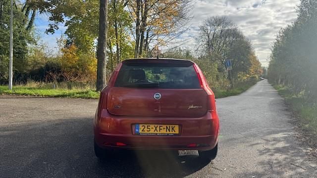 Occasion Fiat Grande Punto Emotion 95 PK (69 kW) 2007 Rood (metallic) Hatchback