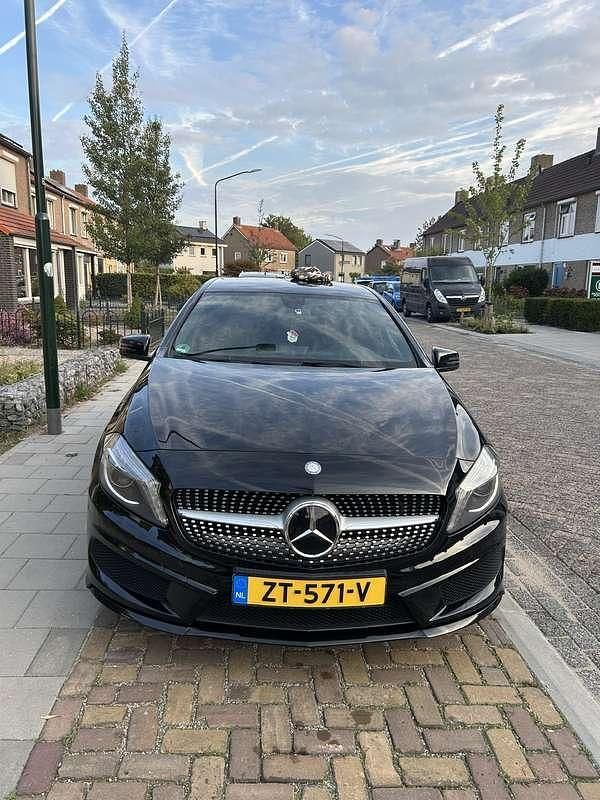 Zwart Gebruikt 2015 Mercedes A180 Prestige Stationwagen | € 14.000 (Iets duurder) - Afbeelding 1/4