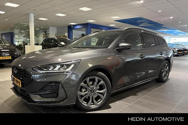 Grijs Occasion 2025 Ford Focus ST-Line X Stationwagen | € 31.995 (Iets duurder) - Afbeelding 1/4