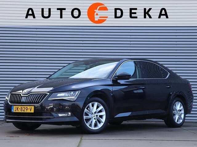 Zwart (metallic) Gebruikt 2016 Skoda Superb Business Line Hatchback | € 12.950 (Eerlijke prijs) - Afbeelding 1/4