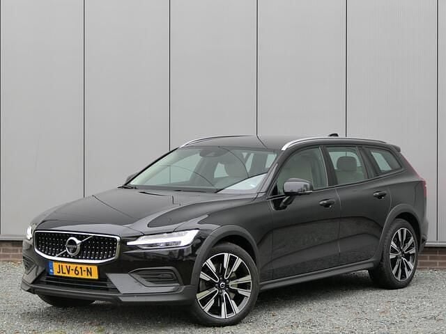 Zwart Gebruikt 2020 Volvo V60 CC Stationwagen | € 37.999 (Goede deal) - Afbeelding 1/4