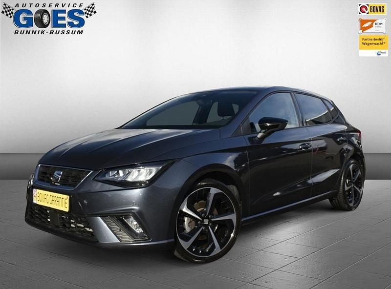Grijs Gebruikt 2024 Seat Ibiza FR Hatchback | € 22.700 (Eerlijke prijs) - Afbeelding 1/4