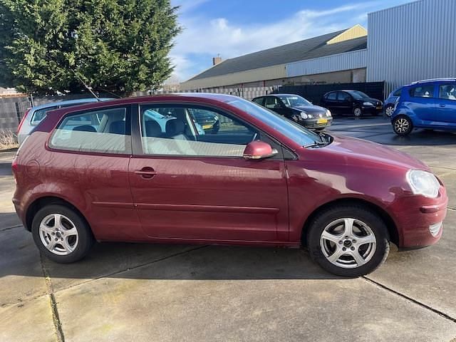 Occasion VW Polo 64 PK (47 kW) 2005 Rood (metallic) Hatchback