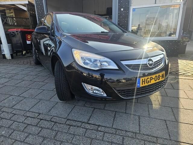 Occasion Opel Astra Edition 140 PK (102 kW) 2011 Zwart Hatchback