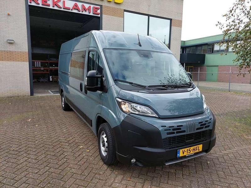 Grijs Gebruikt 2024 Fiat Ducato 33 Van | € 39.325 - Afbeelding 1/4