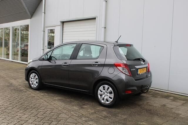 Occasion Toyota Yaris 99 PK (72 kW) 2012 Grijs Hatchback