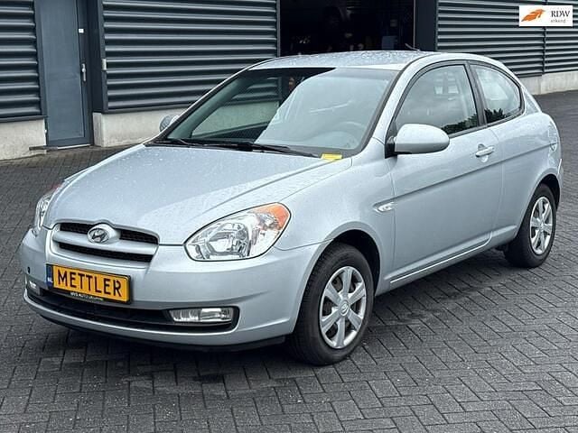 Grijs Occasion 2009 Hyundai Accent Dynamiq Hatchback | € 600 - Afbeelding 1/4