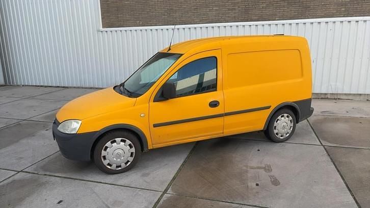 Occasion Opel Combo 75 PK (55 kW) 2011 Geel Hatchback