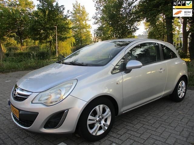 Grijs Gebruikt 2011 Opel Corsa Cosmo Hatchback | € 3.450 (Eerlijke prijs) - Afbeelding 1/4