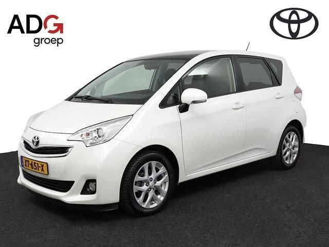 Wit Gebruikt 2015 Toyota Verso-S MPV | € 11.950 (Iets duurder) - Afbeelding 1/4