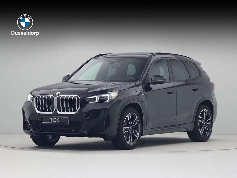 Zwart Nieuw 2025 BMW X1 Comfort Edition SUV | € 65.274 (Eerlijke prijs) - Afbeelding 1/4