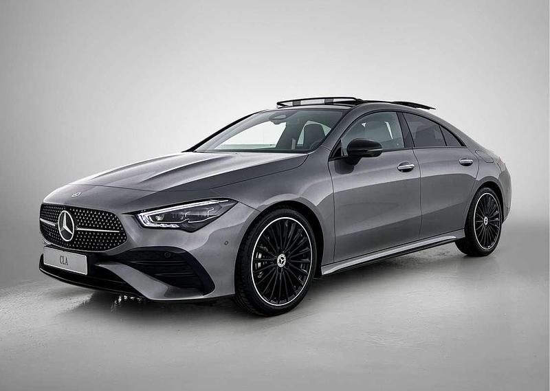 Manufaktur alpinegrijs uni Nieuw 2025 Mercedes CLA180 Business Sedan | € 54.489 (Iets duurder) - Afbeelding 1/4