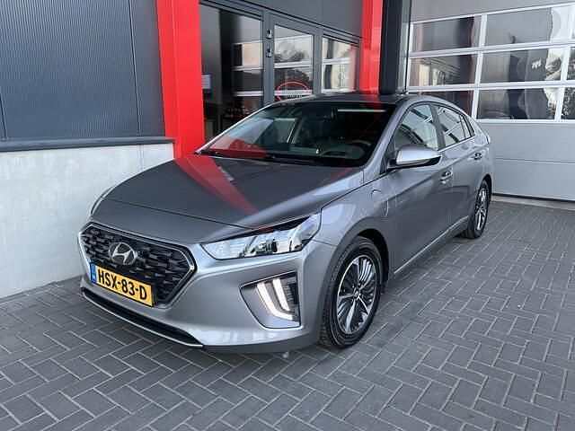 Grijs Gebruikt 2022 Hyundai Ioniq Premium Hatchback | € 22.950 (Eerlijke prijs) - Afbeelding 1/4