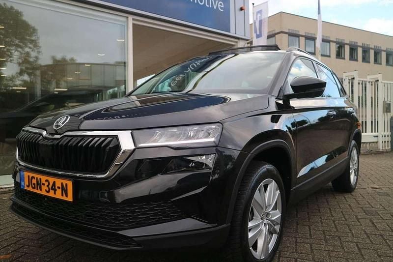 Zwart Gebruikt 2024 Skoda Karoq Business Line SUV | € 33.925 (Super prijs) - Afbeelding 1/4