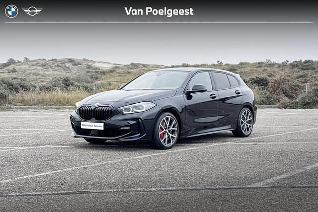 Zwart Gebruikt 2024 BMW 118 M Sport Hatchback | € 35.900 (Eerlijke prijs) - Afbeelding 1/4