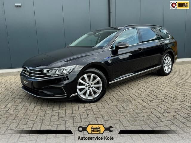 Zwart, metallic lak Gebruikt 2021 VW Passat Stationwagen | € 21.440 (Super prijs) - Afbeelding 1/4