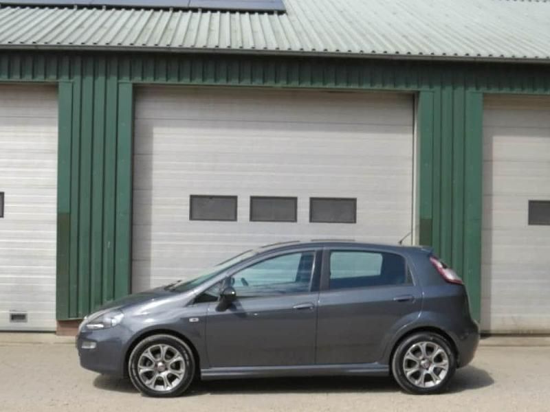 Grijs Gebruikt 2013 Fiat Punto Easy Hatchback | € 2.950 (Eerlijke prijs) - Afbeelding 1/4