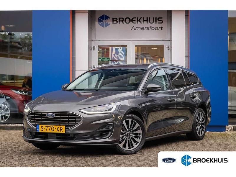 Grijs Gebruikt 2023 Ford Focus Premium Stationwagen | € 23.900 (Goede deal) - Afbeelding 1/4