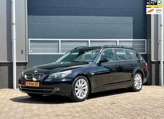 Zwart Gebruikt 2009 BMW 523 Executive Stationwagen | € 6.950 (Goede deal) - Afbeelding 1/4