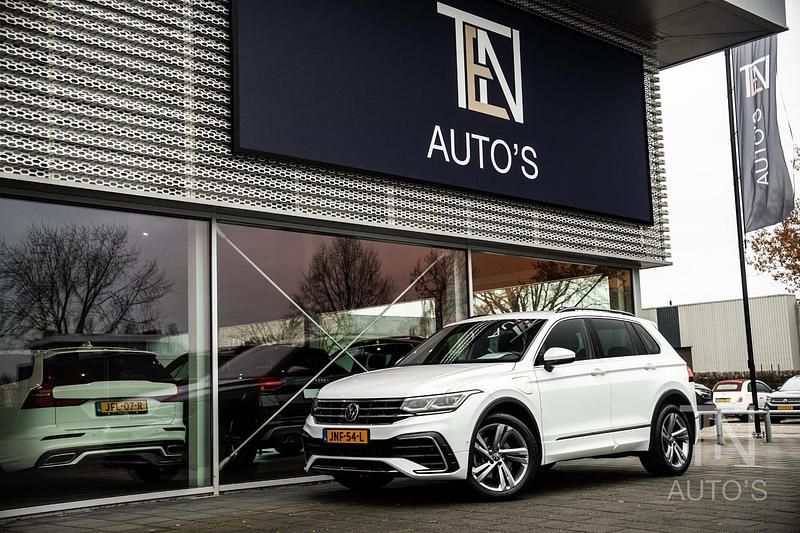 Wit Gebruikt 2021 VW Tiguan R-line SUV | € 34.910 (Iets duurder) - Afbeelding 1/4